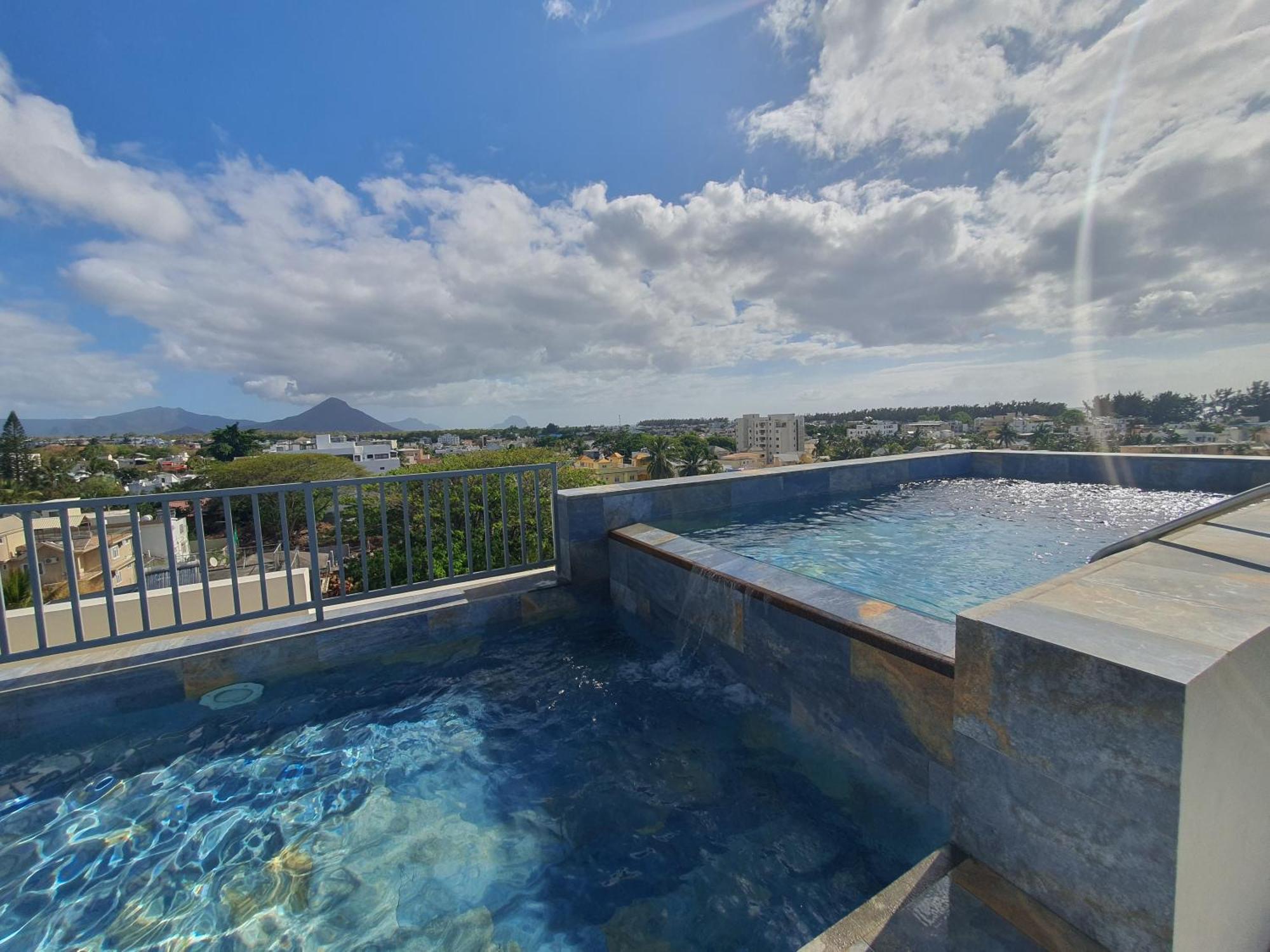Luxury Retreat At Aqua Breeze Apartment, Flic En Flac ภายนอก รูปภาพ